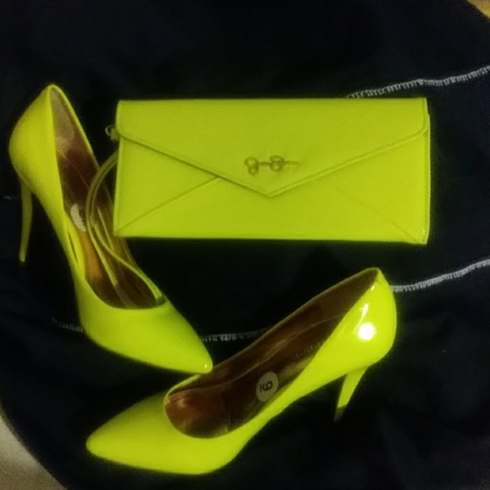Today Neon yellow matching set.🎉 Approx 3.5 heel.
